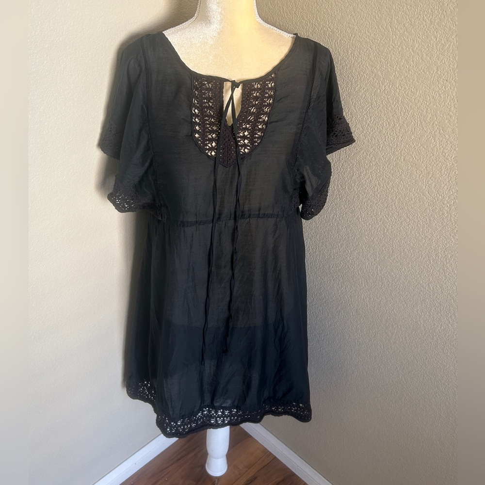 Anthropologie HD in Paris Black lightweight swimsuit cover up size 6